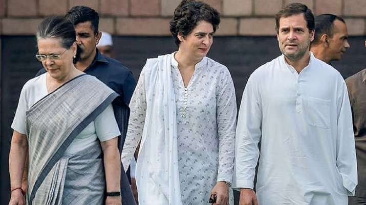  हार के बाद कांग्रेस का मंथन जारी, राहुल और प्रियंका के इस्तीफे के लिए सोनिया गांधी राजी