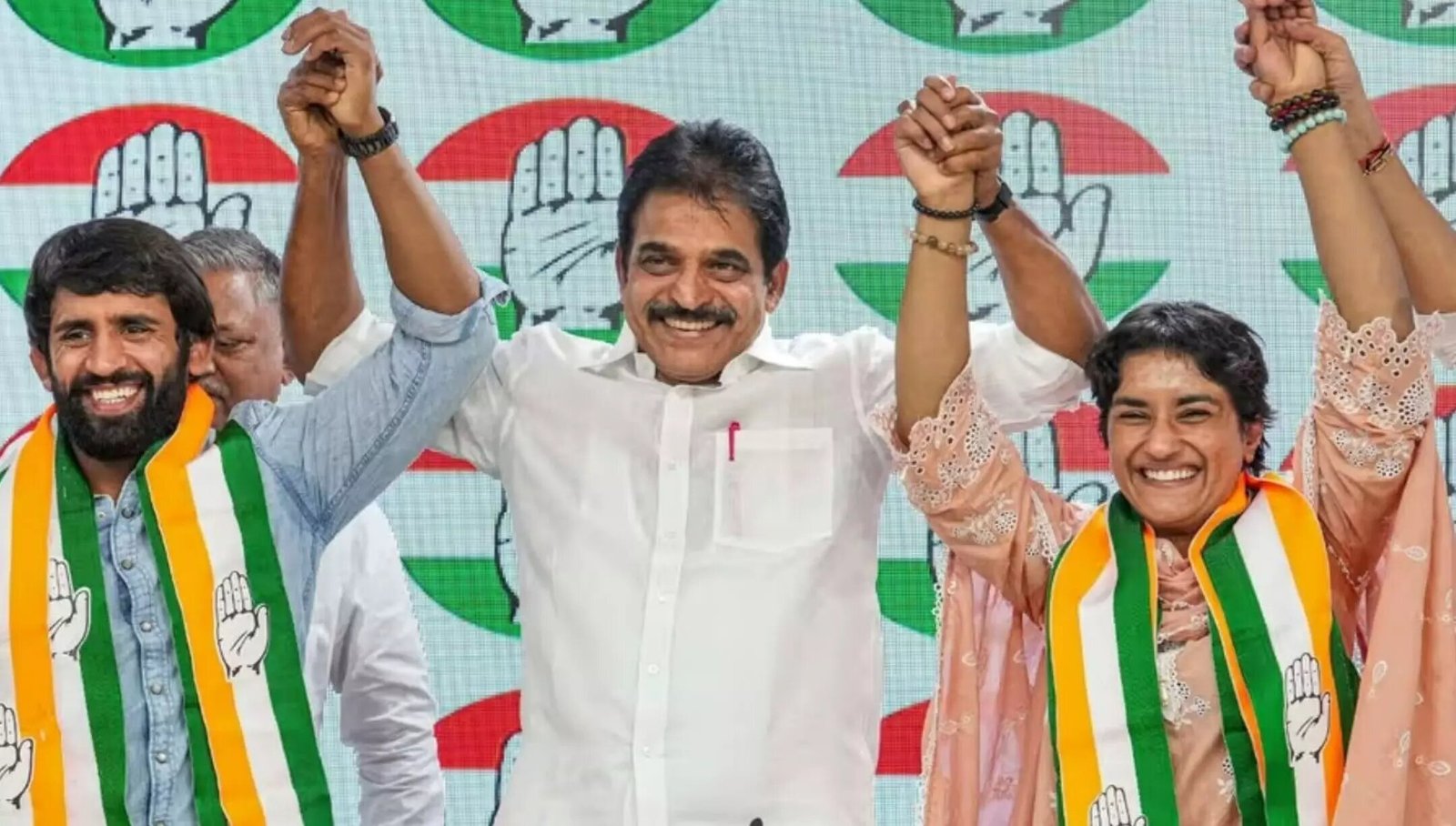 पहलवान विनेश फोगट और बजरंग पूनिया हुए कांग्रेस में शामिल