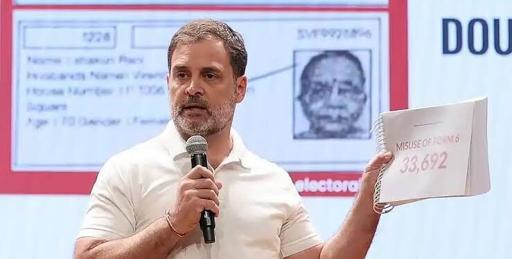 भाजपा के लिए गरीबों के मताधिकार को चुरा रहा है चुनाव आयोग – राहुल गांधी