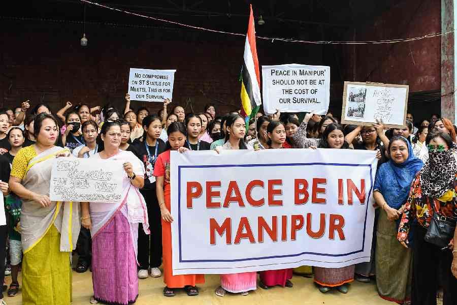 केंद्र सरकार ने मणिपुर में 6 महीनों के लिए बढ़ा दिया राष्ट्रपति शासन का समय
