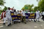 ‘वोट चोर गद्दी छोड़’ नारे के साथ चुनाव आयोग के खिलाफ 300 सांसदों का ऐतिहासिक मार्च