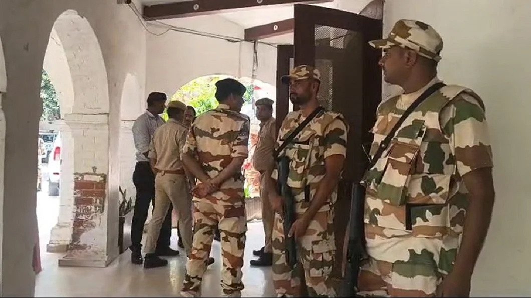 पुलिस कर रही थी भ्रष्टतंत्र की रक्षा, ITBP के जवानों ने पुलिस कमिश्नर को घेरा